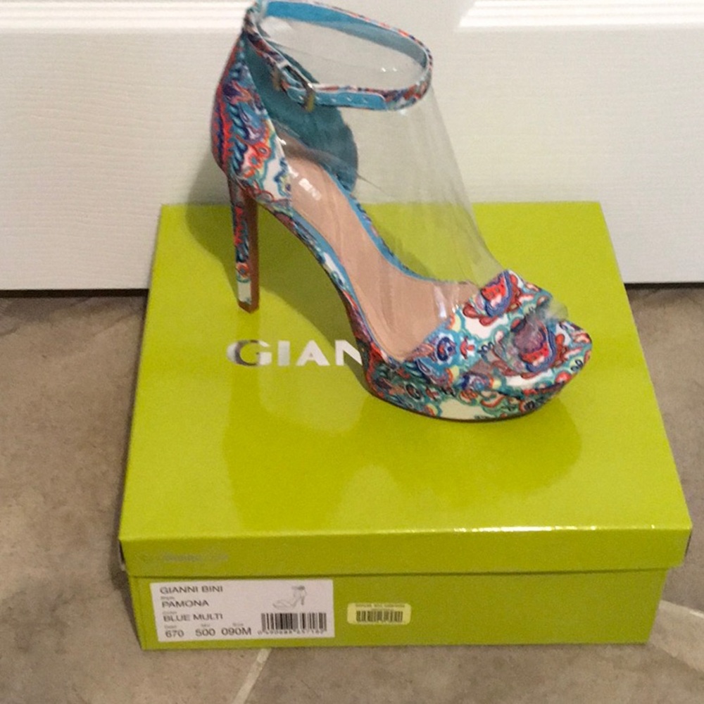 Multi color platform heel